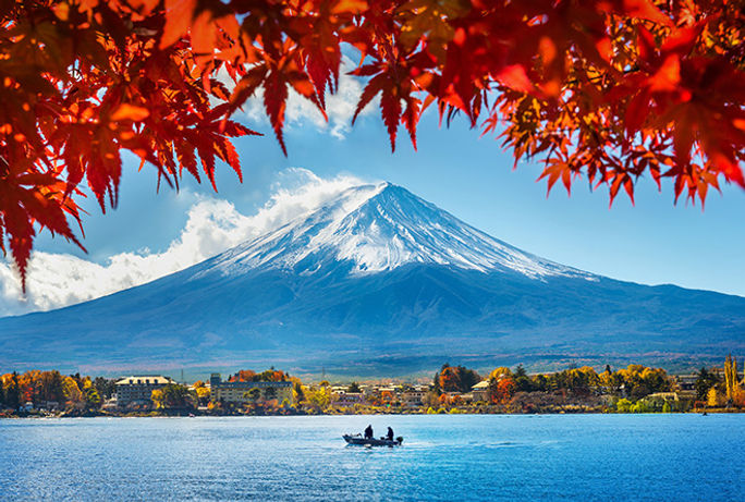 Autumn season and Mountain Fuji at Kawaguchiko Lake, Japan. 