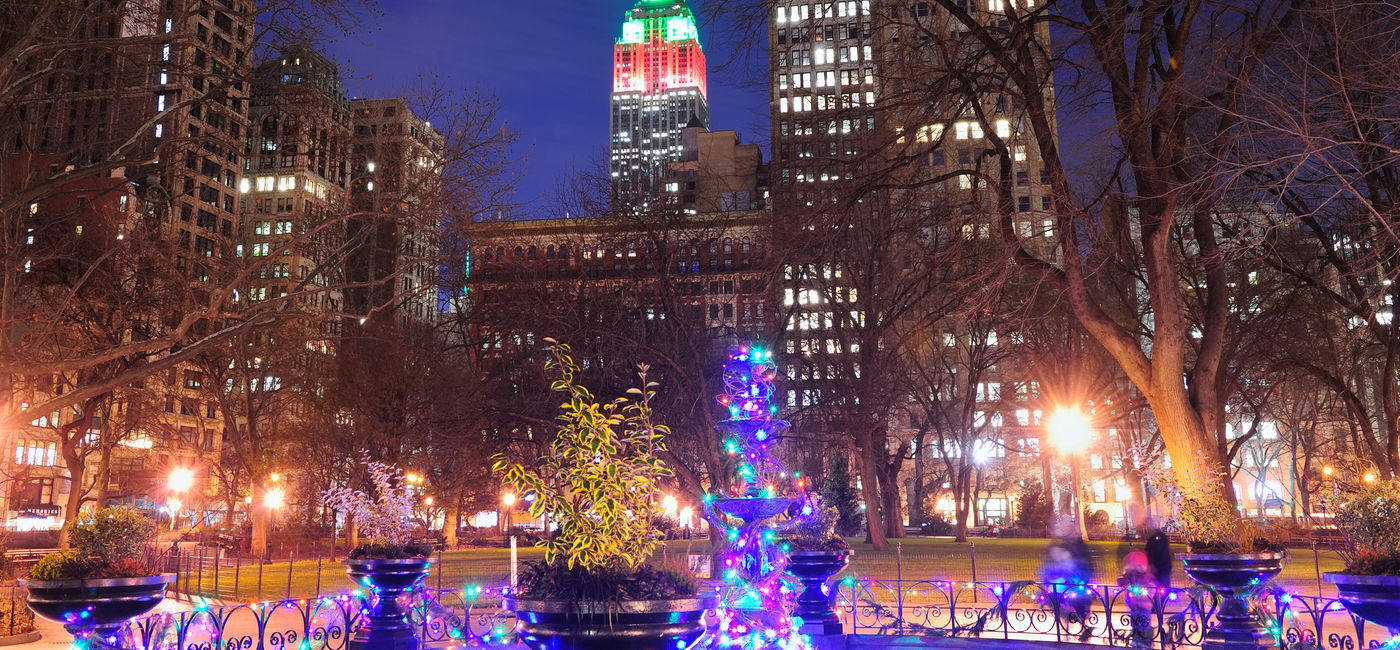 Image: Christmas in New York City.  (Photo Credit: rabbit75_ist / iStock / Getty Images Plus)