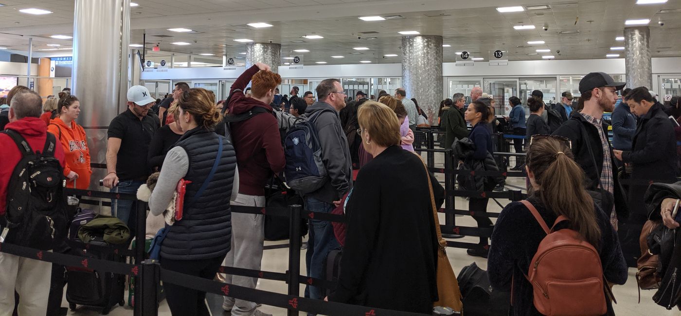Image: Long security lines at the airport (photo by Eric Bowman)
