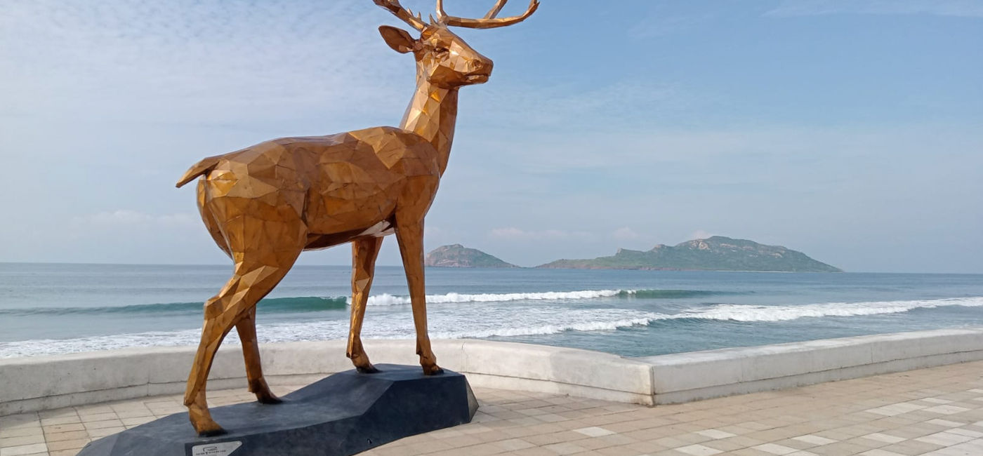 Image: Mazatlan (Land of Deer) has one of the largest bays on the Continent.  (Photo Credit: Valentín Fuentes))